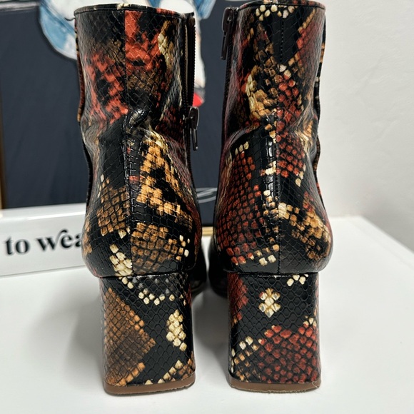 ⭐️⭐️ STEVE MADDEN Drama K Ankle Bootie ⭐️⭐️ VERY GENTLY USED - Picture 4 of 13